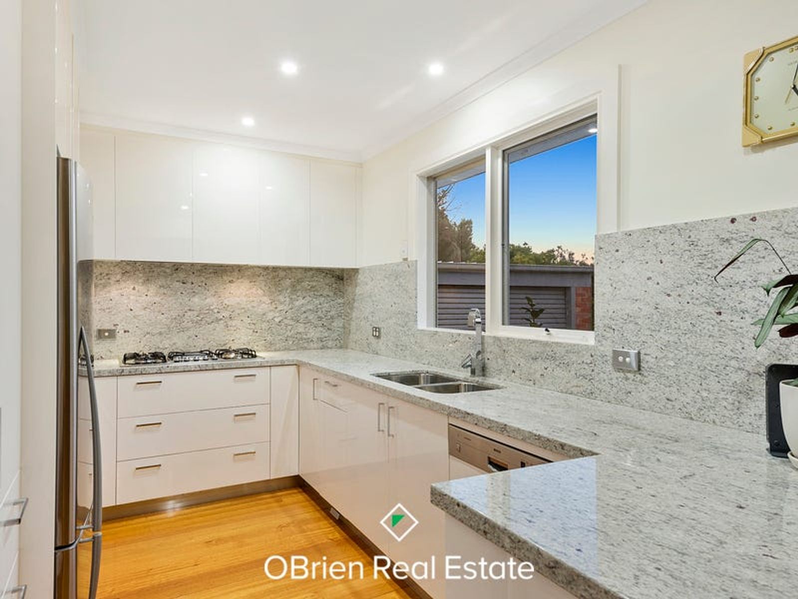 72 William Hovell Drive, Endeavour Hills, VIC 3802, Endeavour Hills - Thumbnail 2
