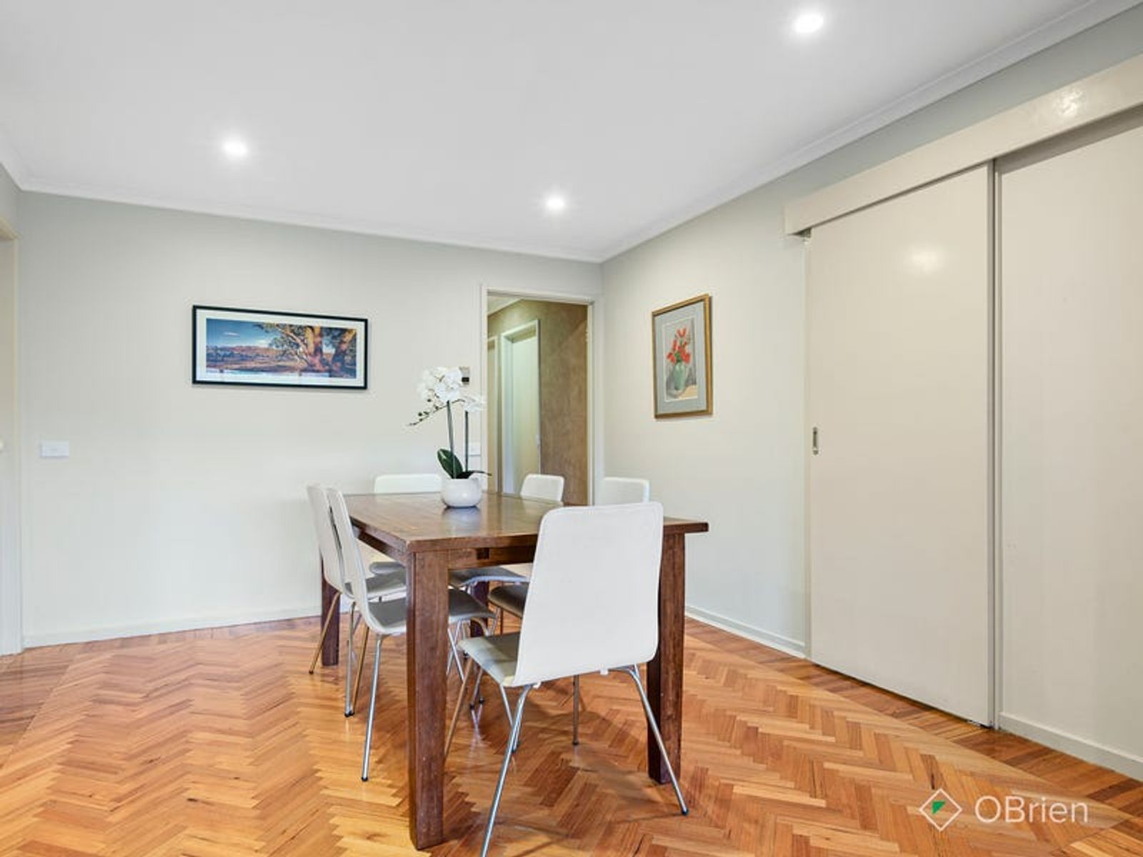 35 Skye Crescent, Endeavour Hills, VIC 3802, Endeavour Hills - Thumbnail 3