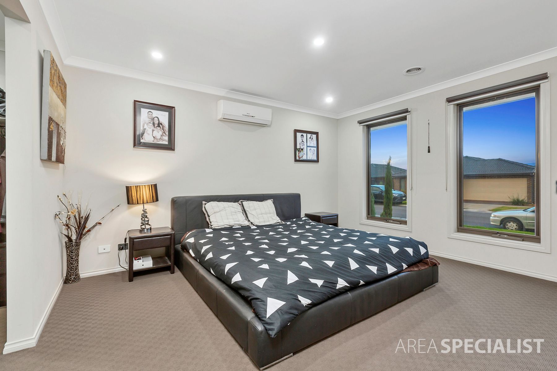 16 Great Banjo Street, Clyde North, VIC 3978, Clyde North - Thumbnail 3