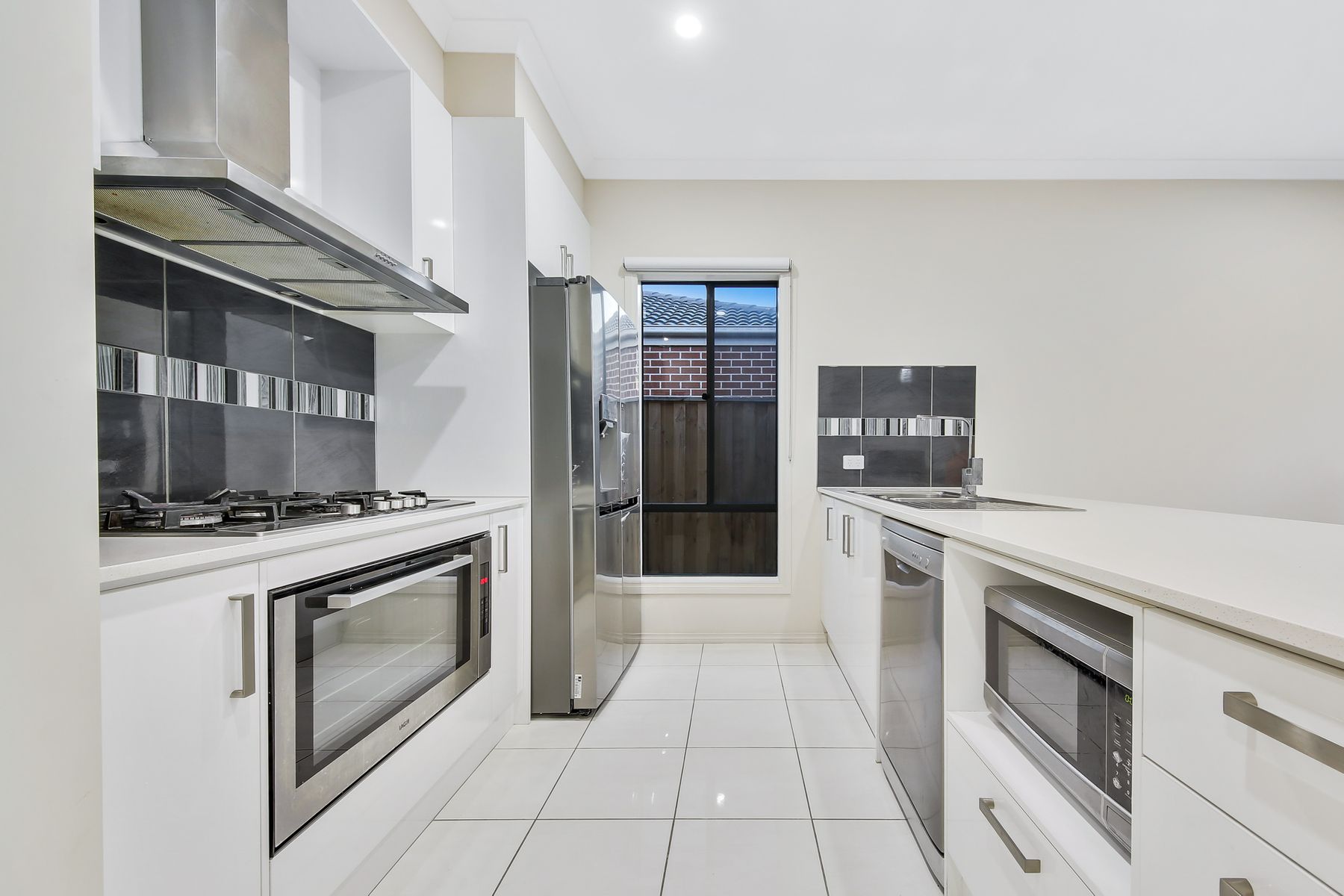 27 Vermillion Drive, Clyde North, VIC 3978, Clyde North - Thumbnail 3