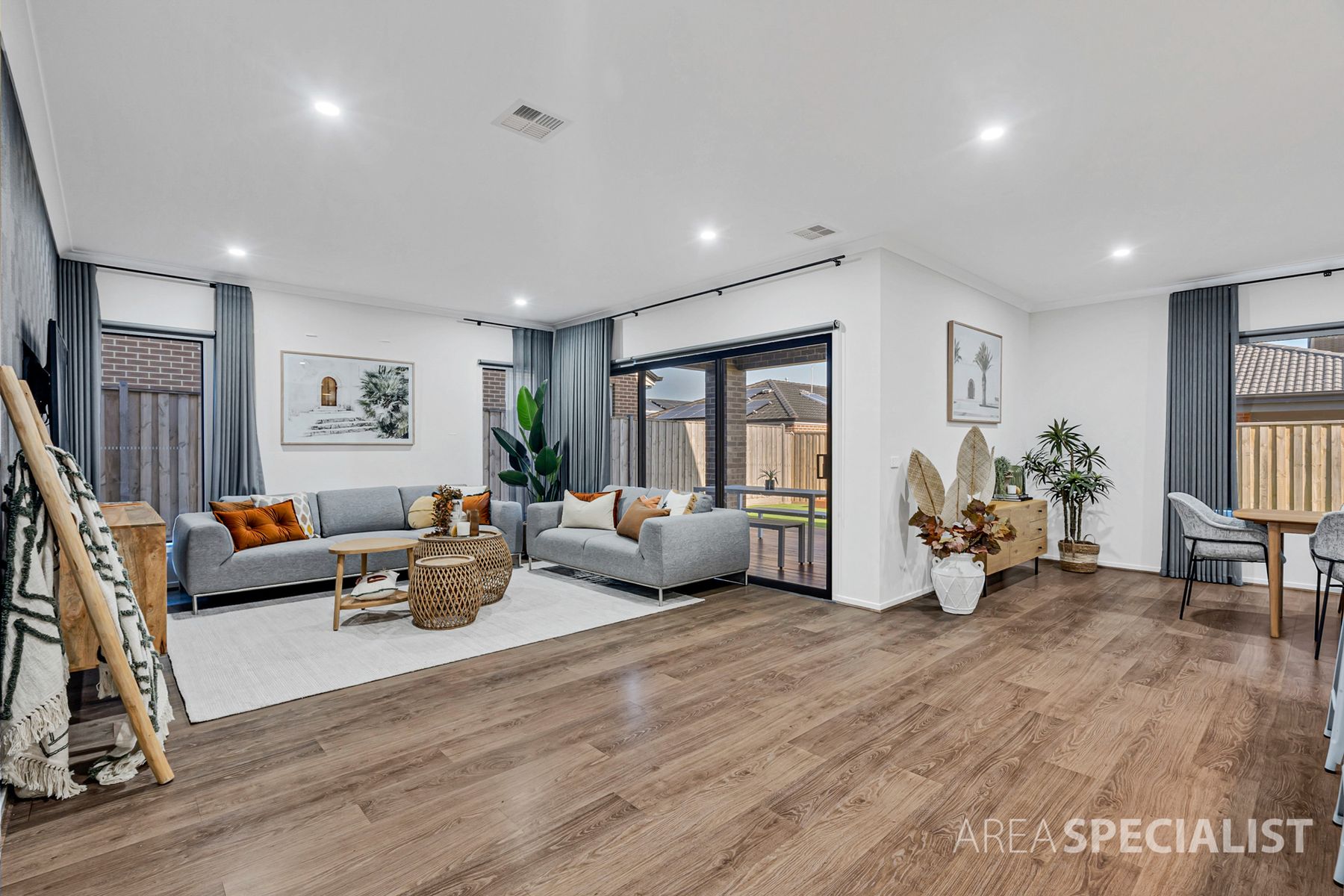 15 Harlequin Way, Clyde North, VIC 3978, Clyde North - Thumbnail 5