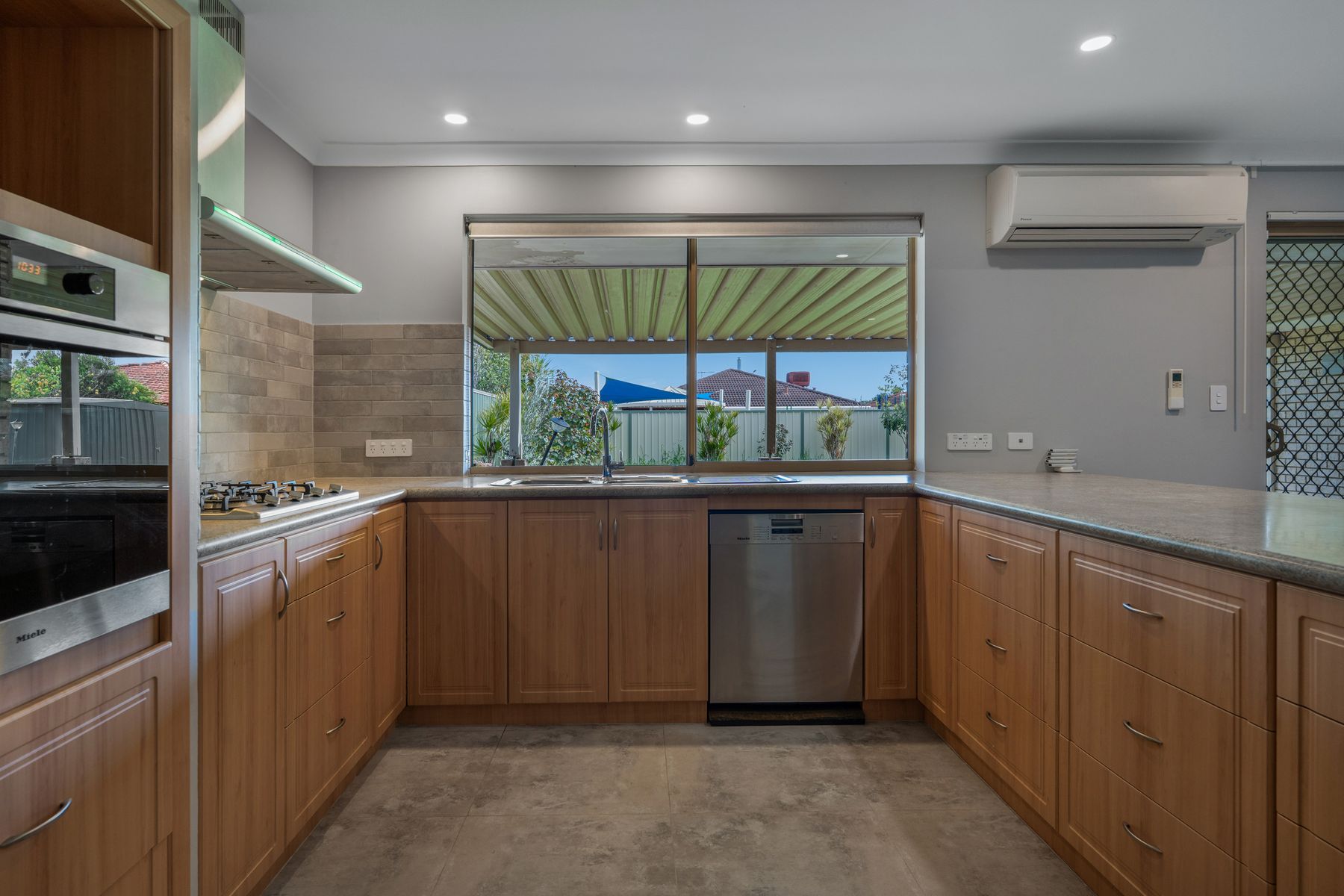 85 Harpenden Street, Huntingdale WA 6110, Huntingdale - Thumbnail 3