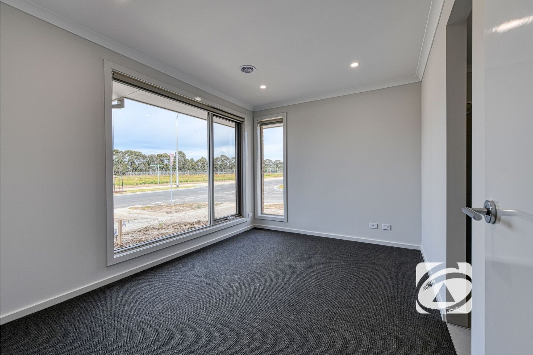 35 Carnmallum Drive, Clyde North VIC 3978, Clyde North - Thumbnail 5