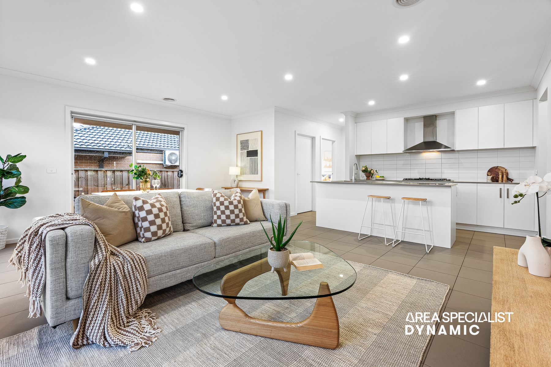38 Hiskey Crescent, Werribee, Werribee - Thumbnail 2
