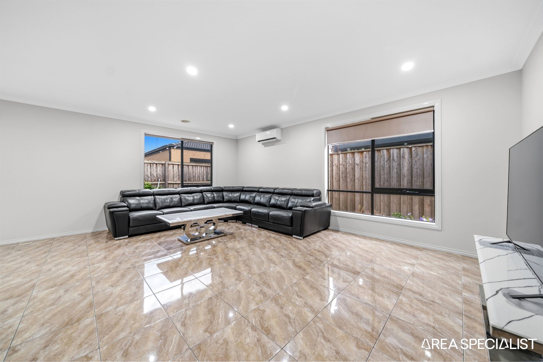 8 Dalziell Crescent, Cranbourne North, Cranbourne North - Thumbnail 4