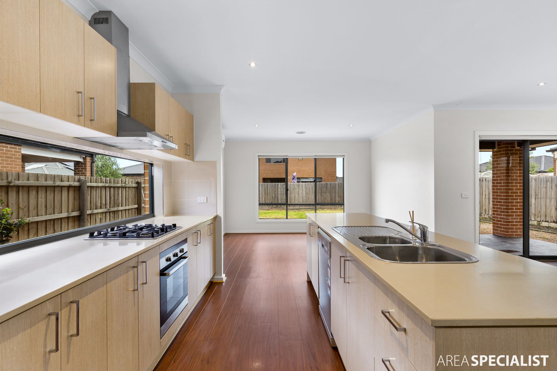 47 Pennsylvania Crescent, Point Cook, VIC 3030, Point Cook - Thumbnail 6