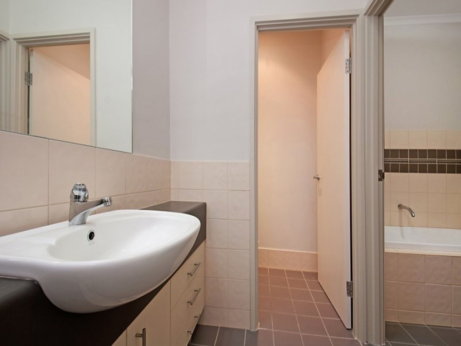 9/14, Mawson Lakes - Thumbnail 5