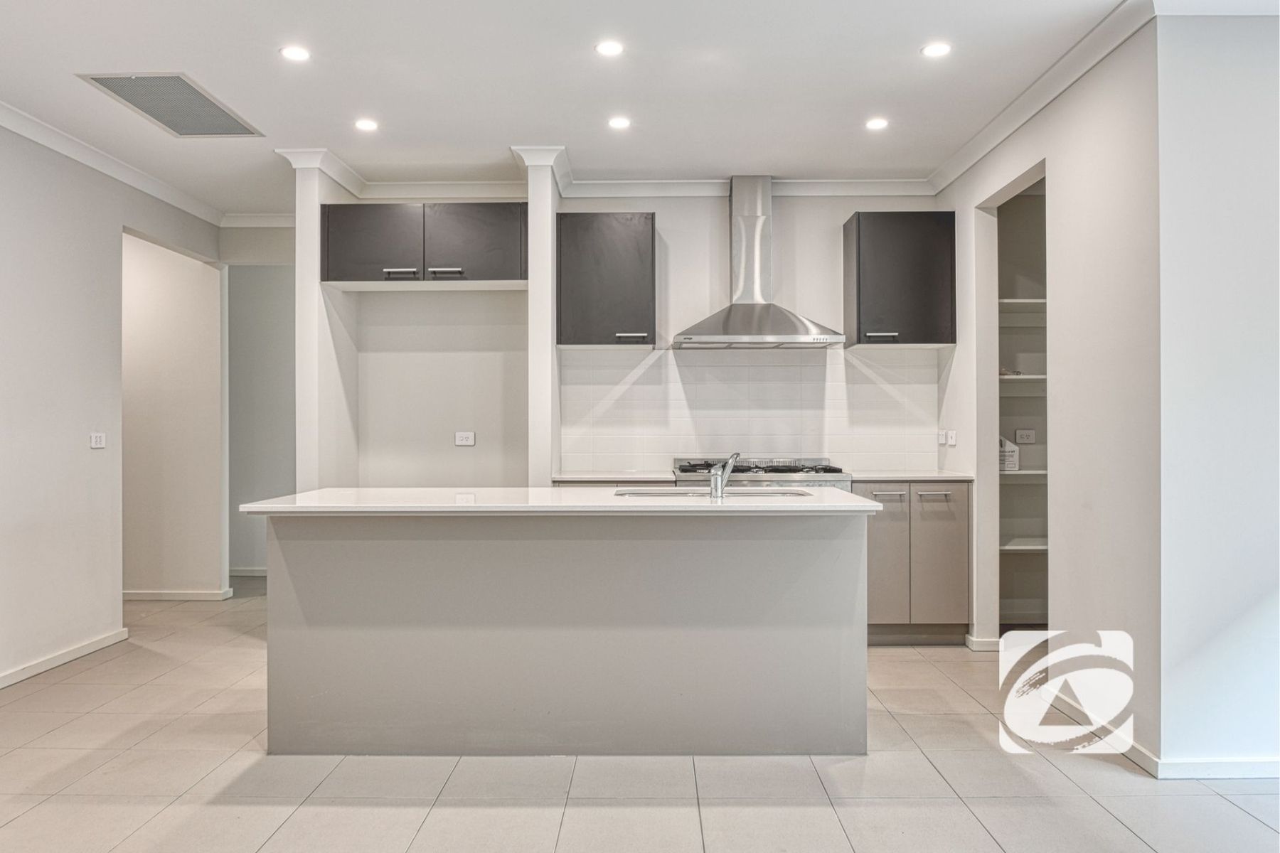 35 Carnmallum Drive, Clyde North VIC 3978, Clyde North - Thumbnail 3