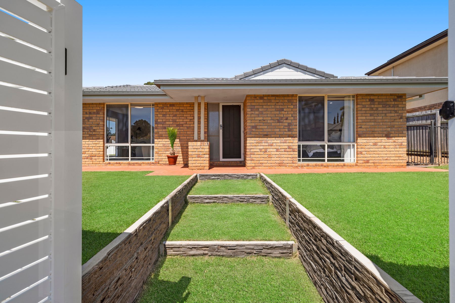 83 Carinyan Drive, Birkdale QLD 4159, Birkdale - Thumbnail 3