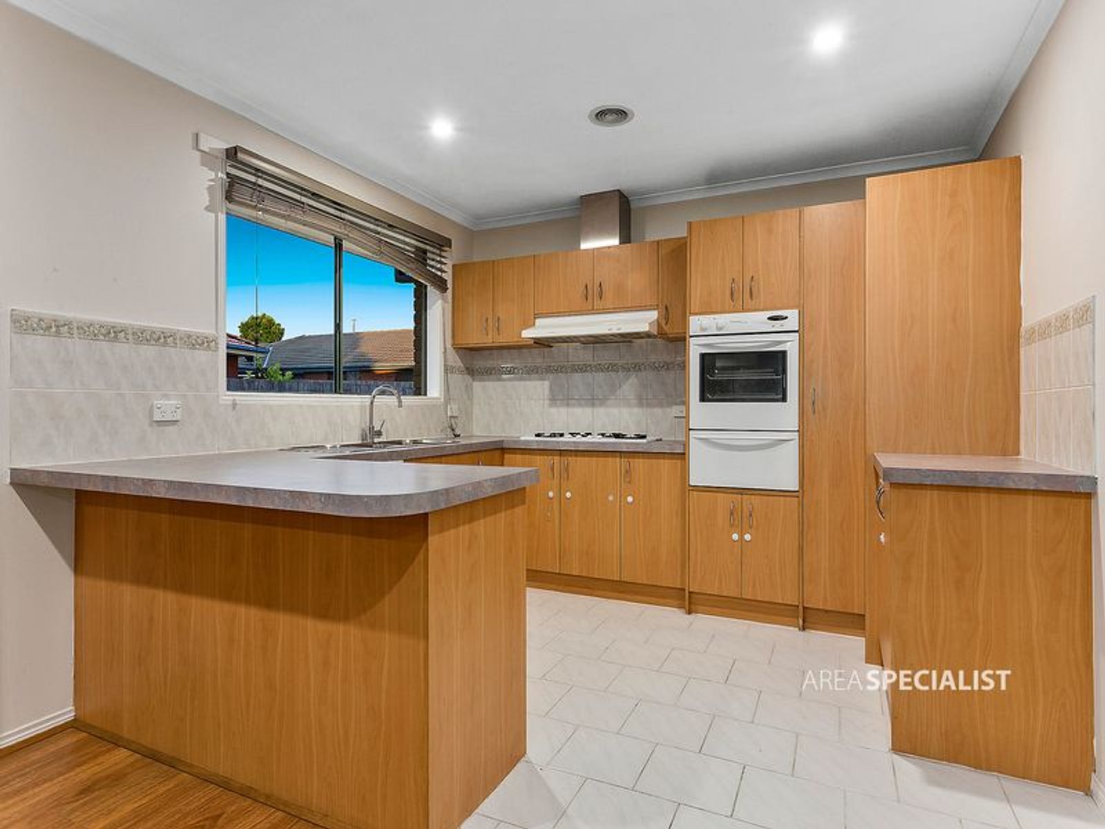 11 Cornwell Crescent, Cranbourne East, VIC 3977, Cranbourne East - Thumbnail 5