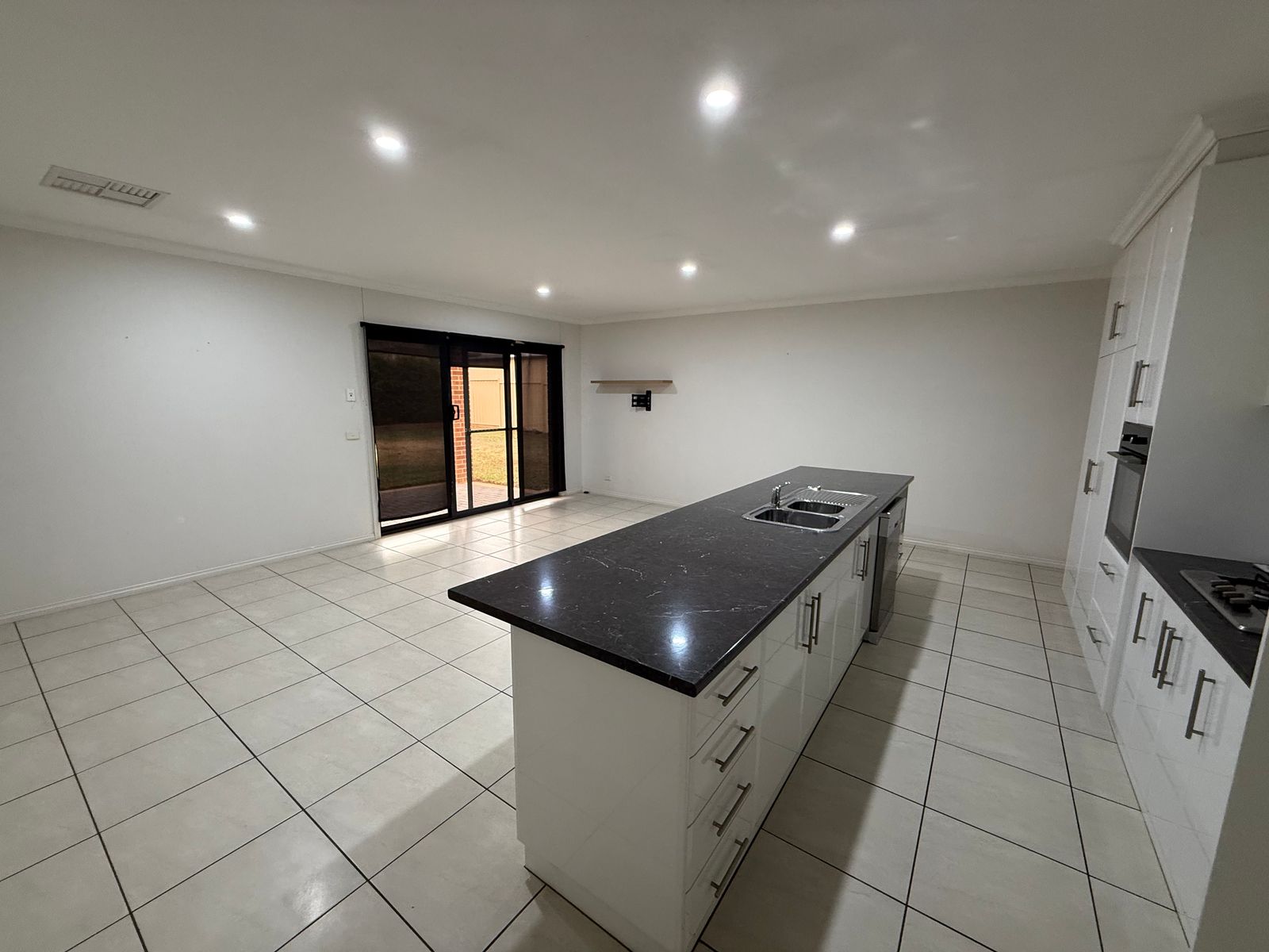 22 Oasis Boulevard, Mildura - Thumbnail 2
