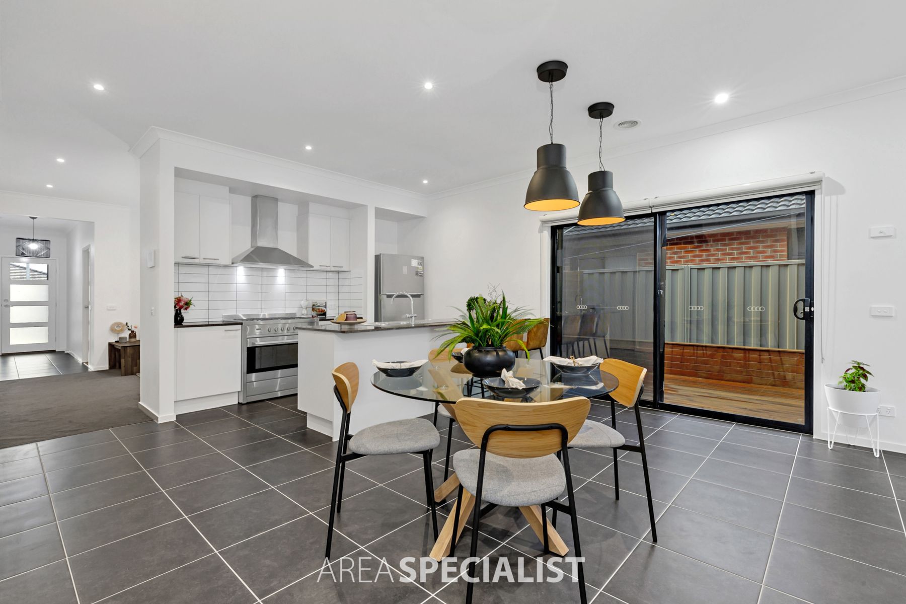 8 Starling Street, Cranbourne East, VIC 3977, Cranbourne East - Thumbnail 8