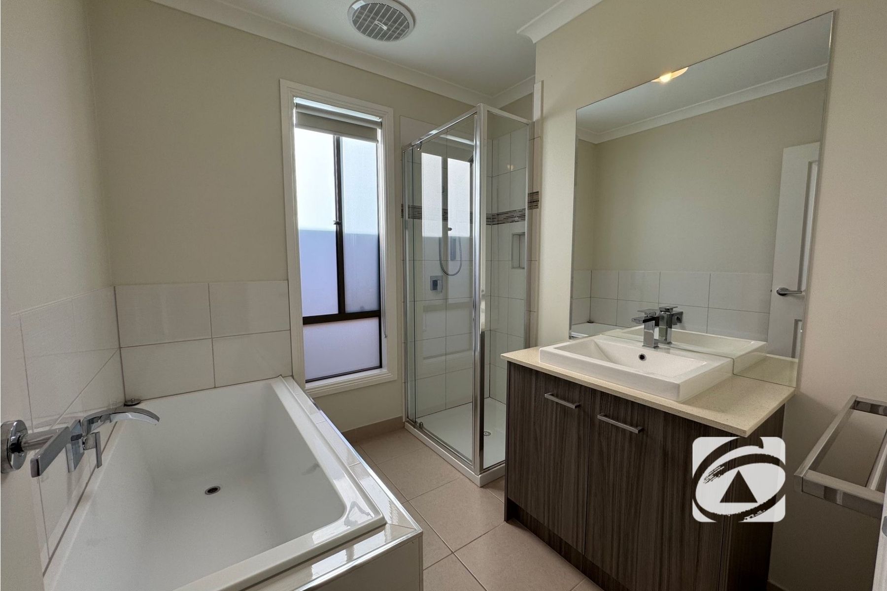 16 Godfrey Avenue, Cranbourne East VIC 3977, Cranbourne East - Thumbnail 5