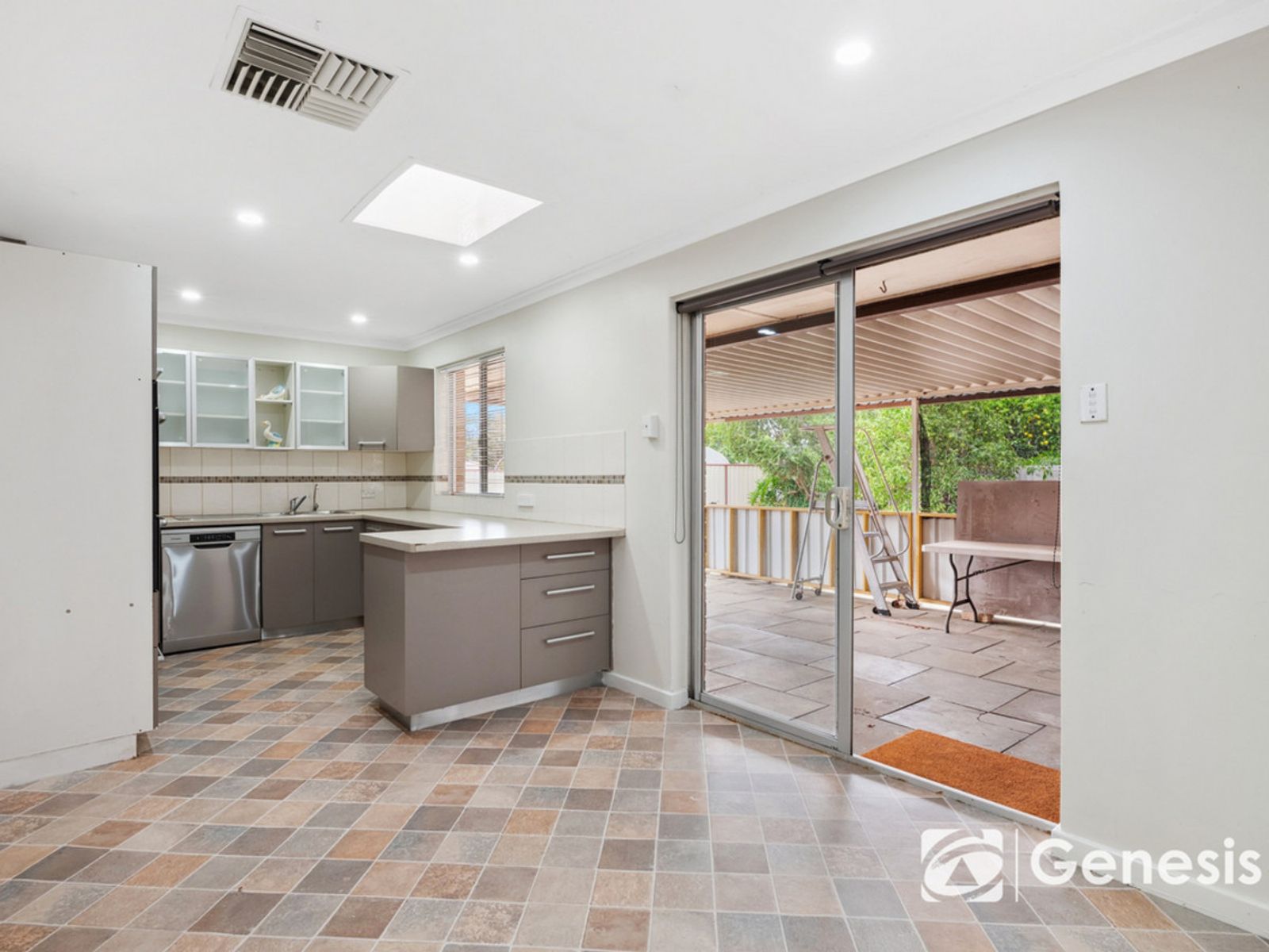 8 Kathleen Road, Lesmurdie, WA 6076, Lesmurdie - Thumbnail 6