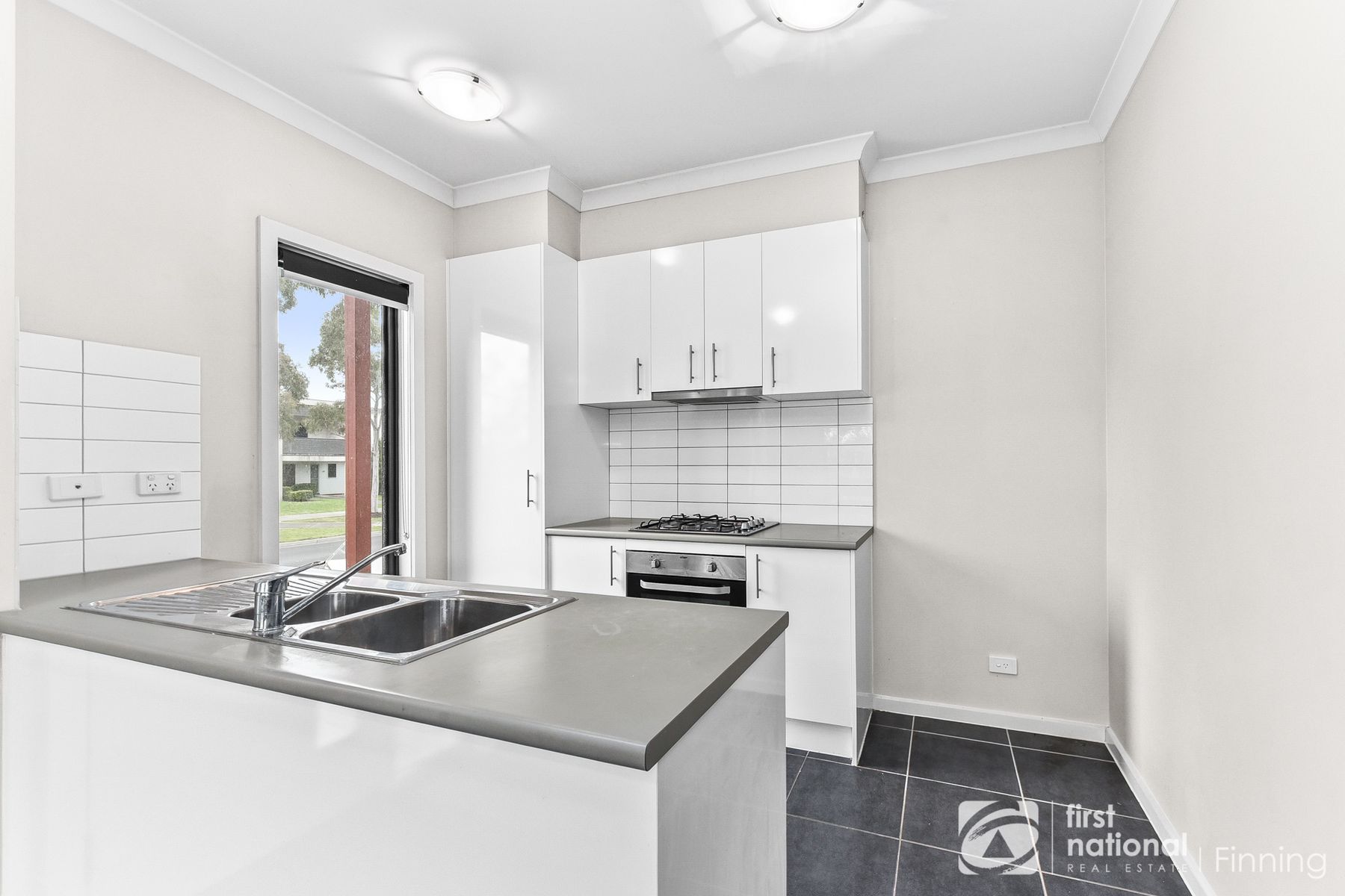 2 Parkhurst Drive, Cranbourne East VIC 3977, Cranbourne East - Thumbnail 5