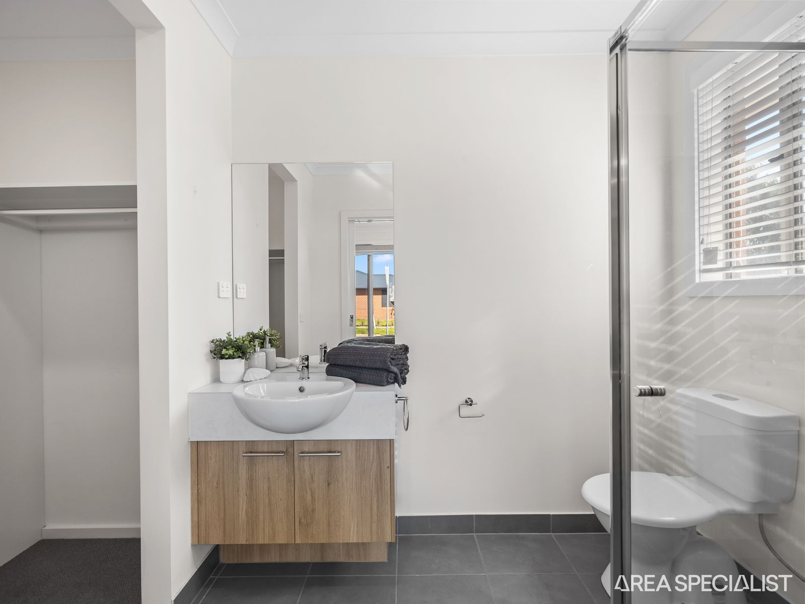2 Blackscroft Road, Thornhill Park, VIC 3335, Thornhill Park - Thumbnail 5