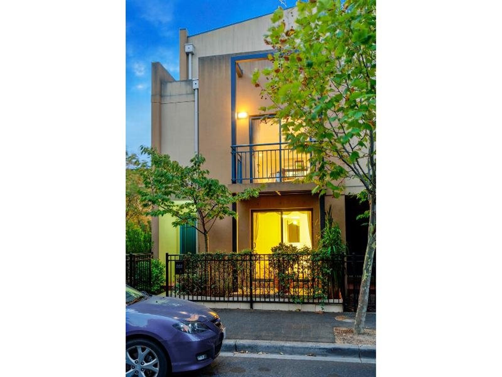 202 Stockmans Way, Kensington - Thumbnail 2