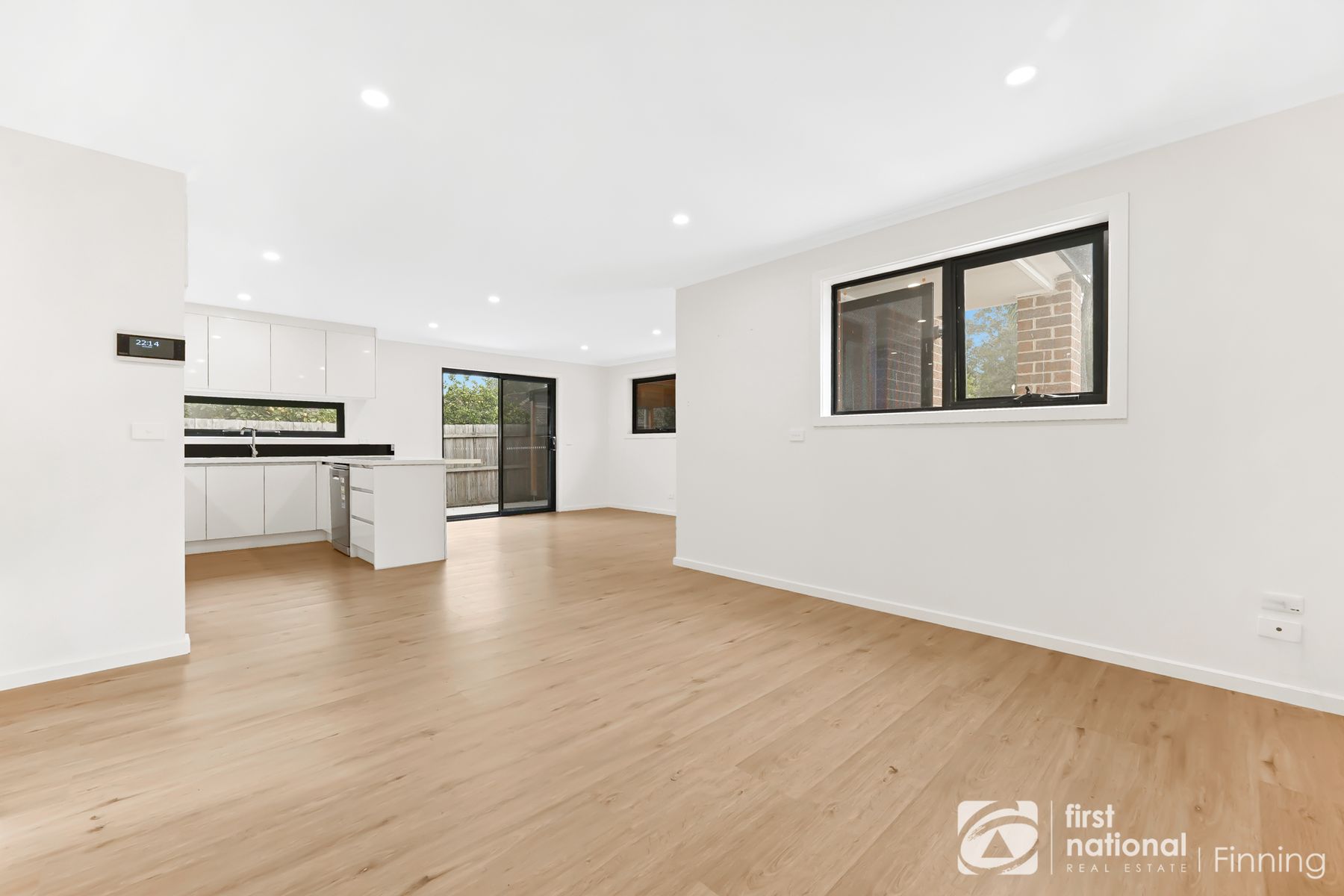 2/3 Hazelwood Avenue, Cranbourne North VIC 3977, Cranbourne North - Thumbnail 4