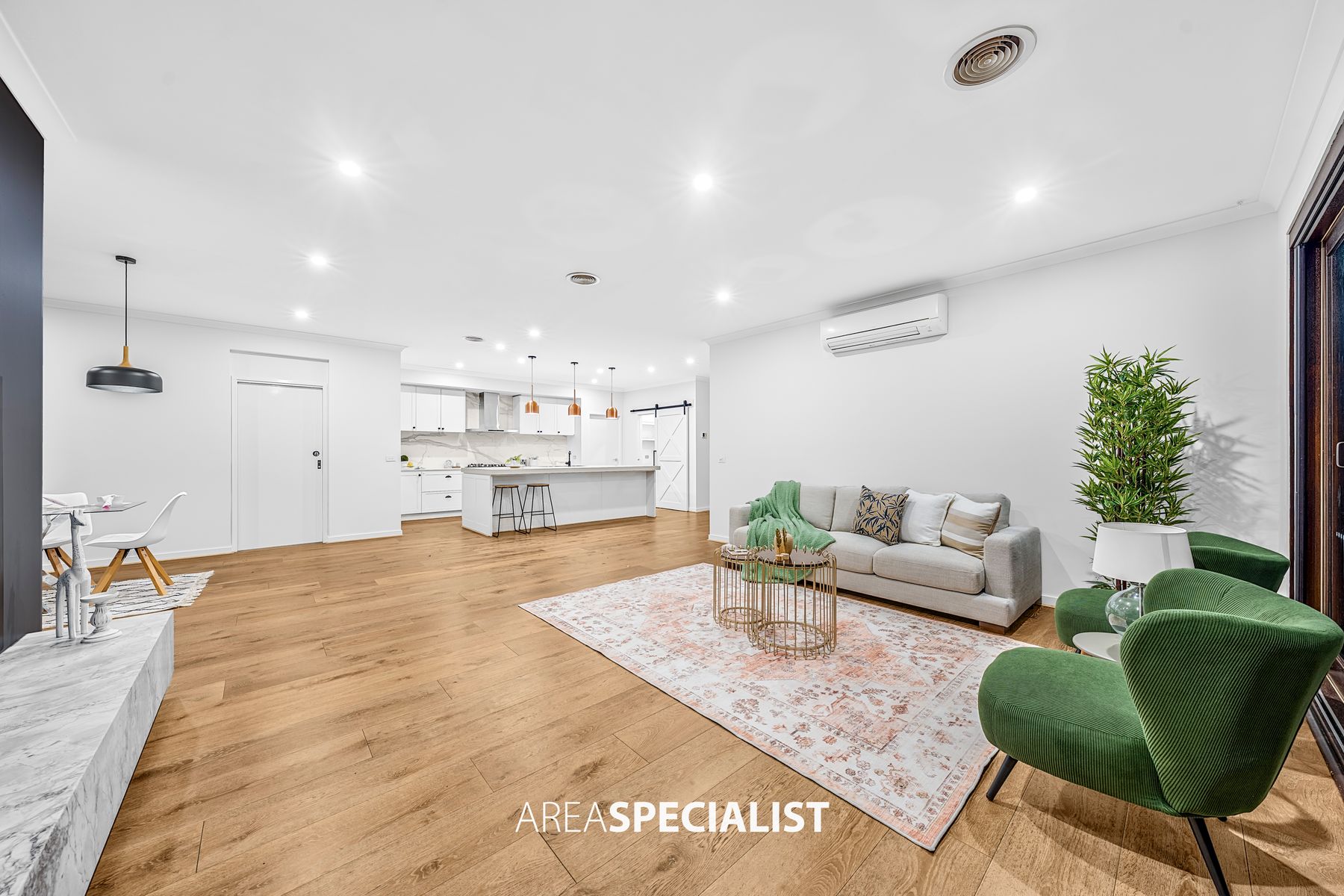 24 Lothbury Drive, Clyde North, Clyde North - Thumbnail 8