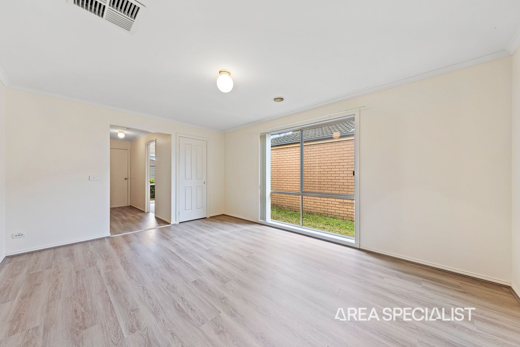8A Sir Thomas Drive, Pakenham, VIC 3810, Pakenham - Thumbnail 3