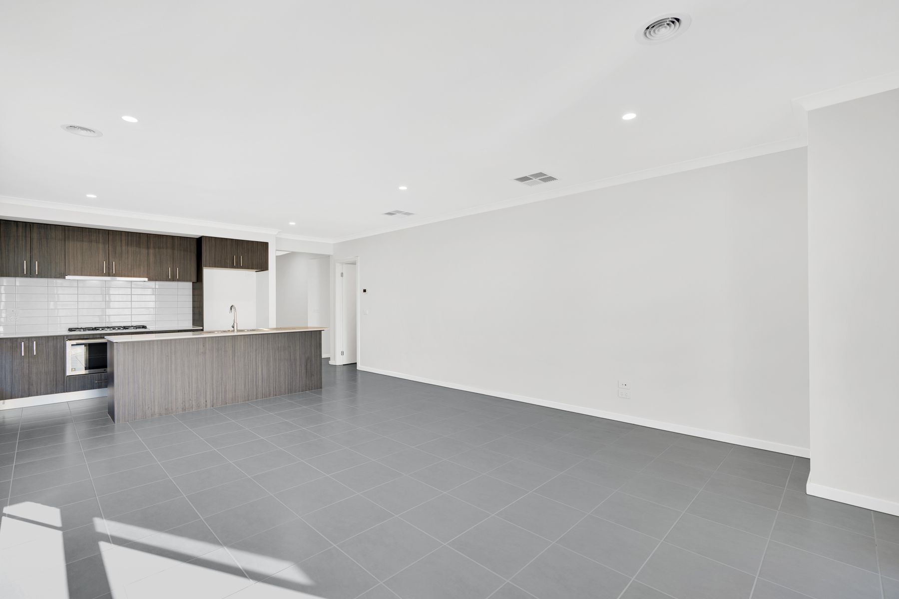 5 Isham Street, Point Cook, VIC 3030, Point Cook - Thumbnail 3