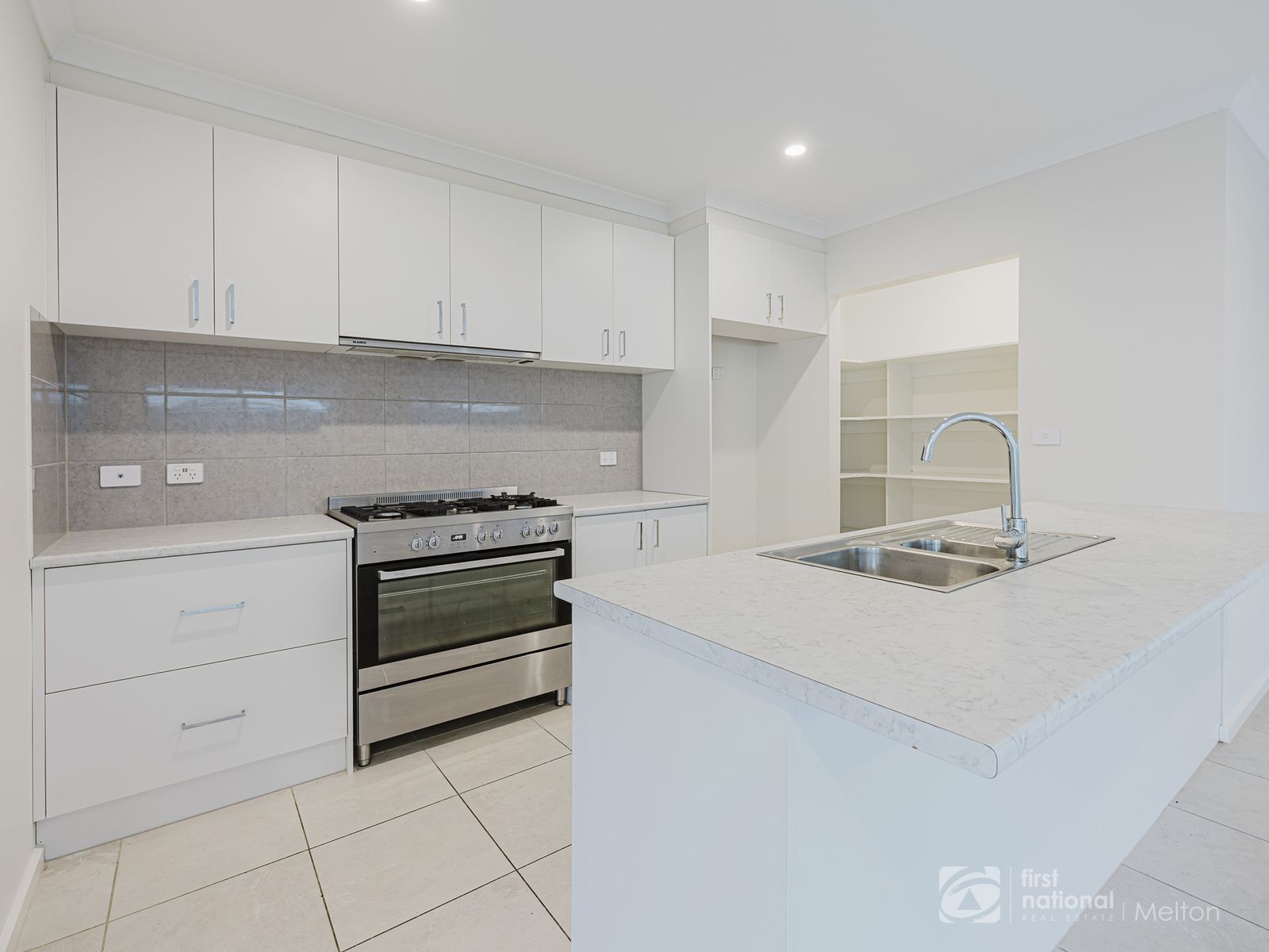6 Winton Drive, Fraser Rise VIC 3336, Fraser Rise - Thumbnail 2