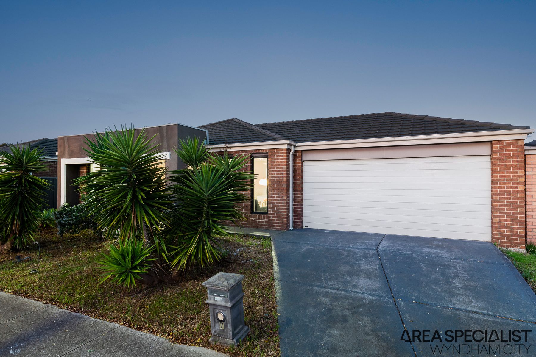 7 Holmewood Avenue, Deer Park, VIC 3023, Deer Park - Thumbnail 3