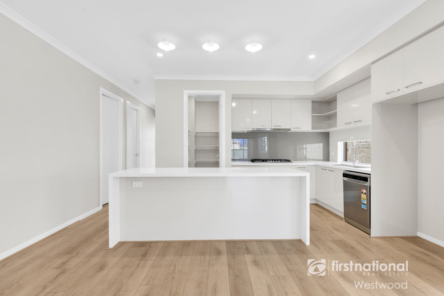 10 Mudlark Road, Tarneit VIC 3029, Tarneit - Thumbnail 2