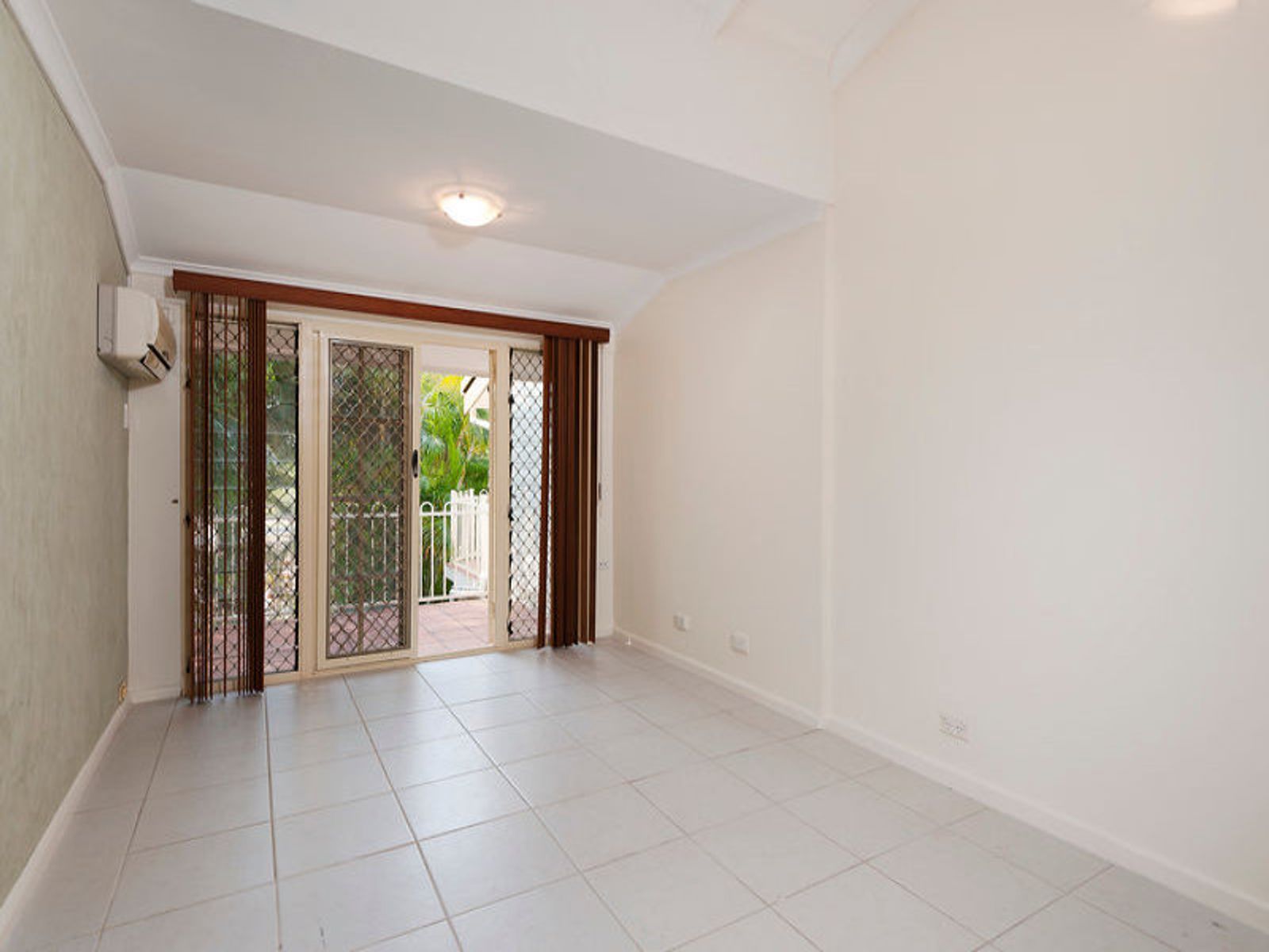 4/152 Casuarina Drive, Nightcliff NT 0810, Nightcliff - Thumbnail 2