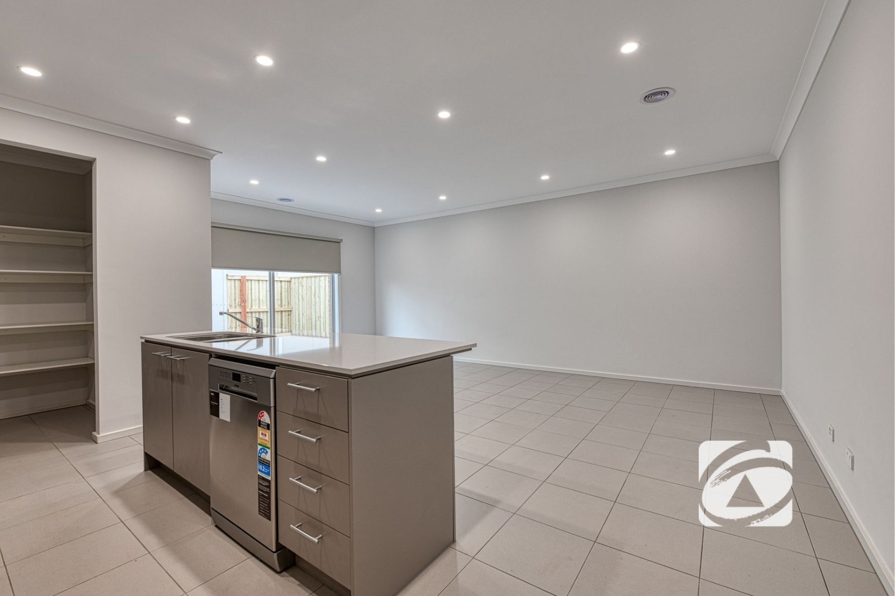 35 Carnmallum Drive, Clyde North VIC 3978, Clyde North - Thumbnail 4