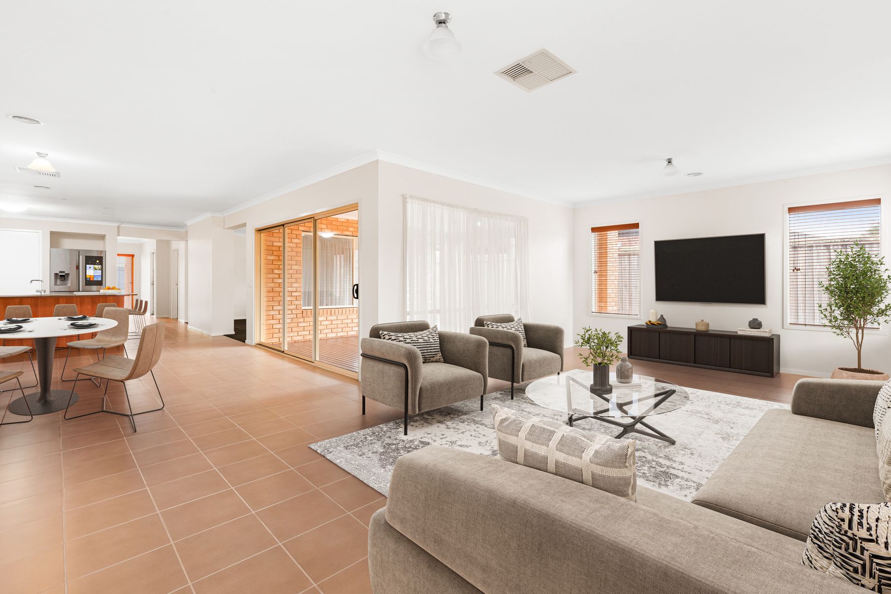 5 Hyacinth Place, Point Cook VIC 3030, Point Cook - Thumbnail 2