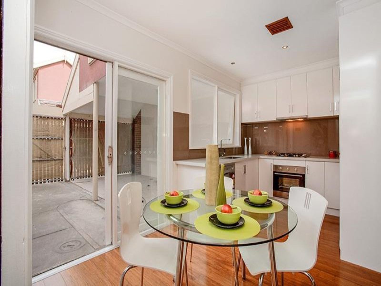 9 Smithfield Road, Kensington - Thumbnail 7
