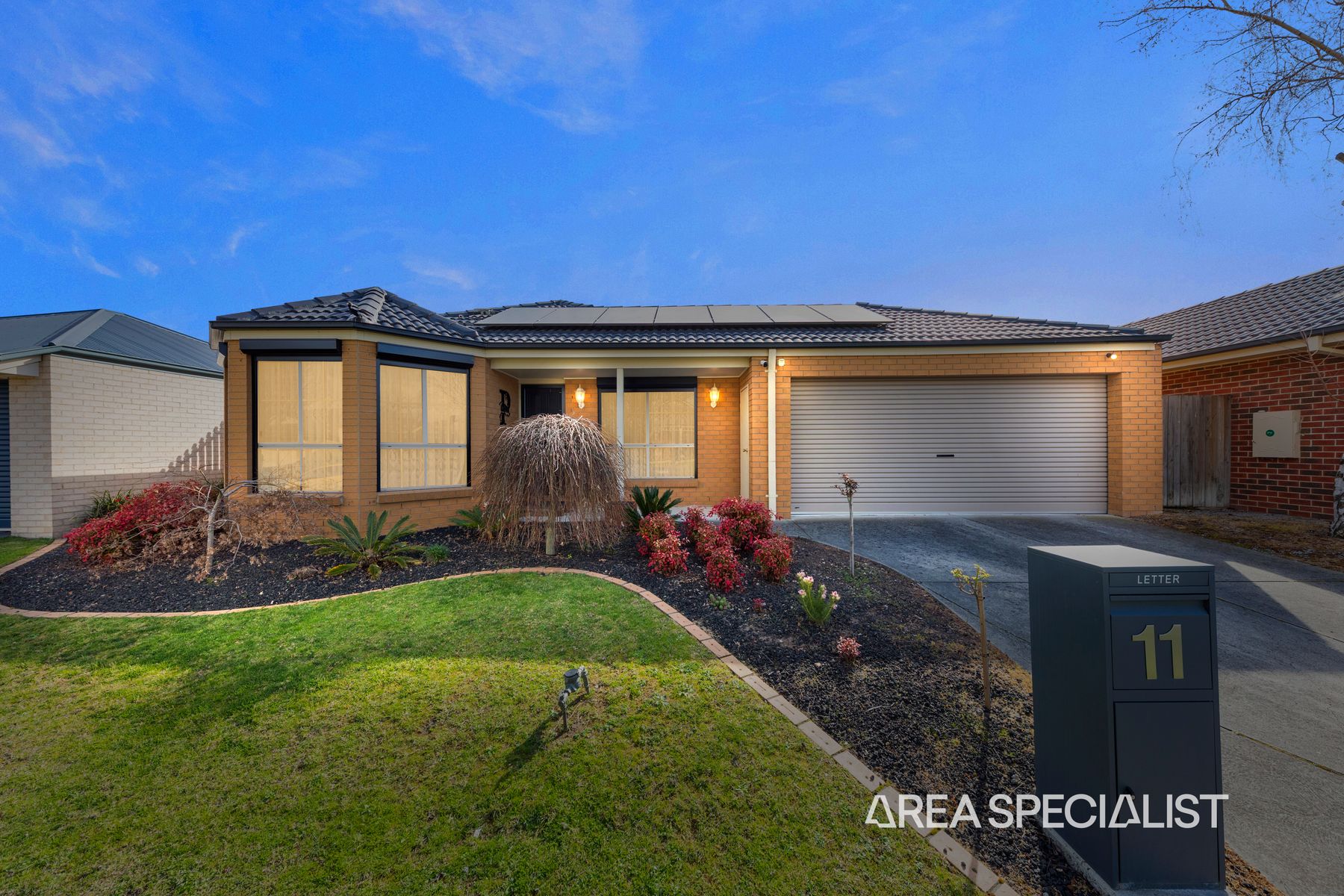 11 Redfern Way, Pakenham, VIC 3810, Pakenham - Thumbnail 2