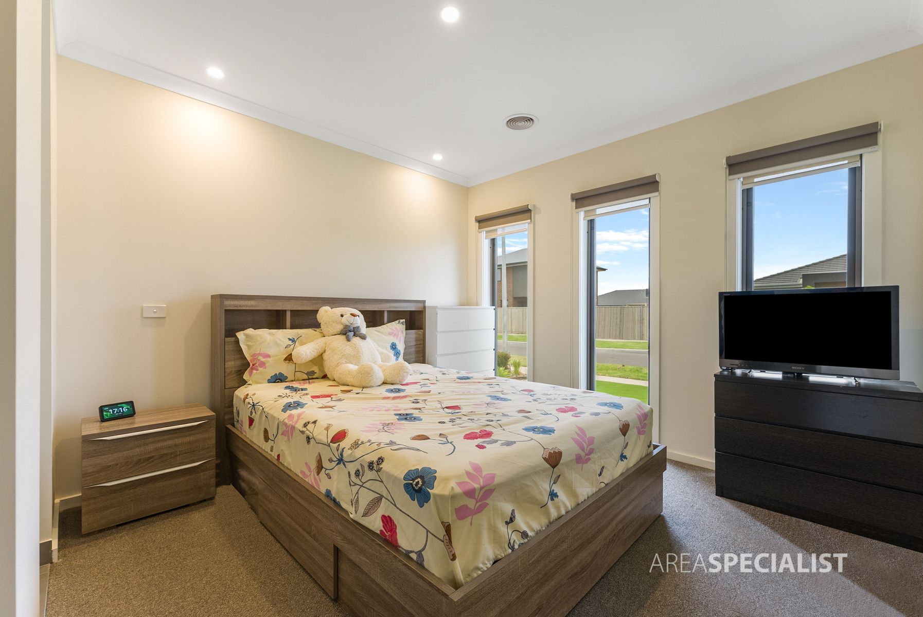 15 Gellibrand Street, Werribee, VIC 3030, Werribee - Thumbnail 4
