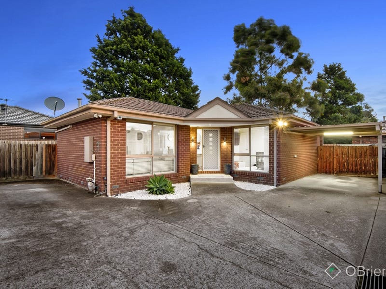 2/13 Eildon Road, Endeavour Hills, VIC 3802