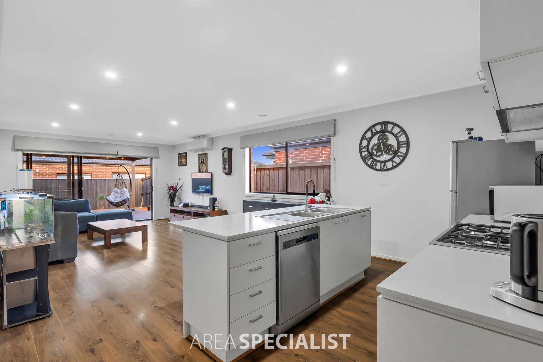 17 Alphey Road, Clyde North, VIC 3978, Clyde North - Thumbnail 5