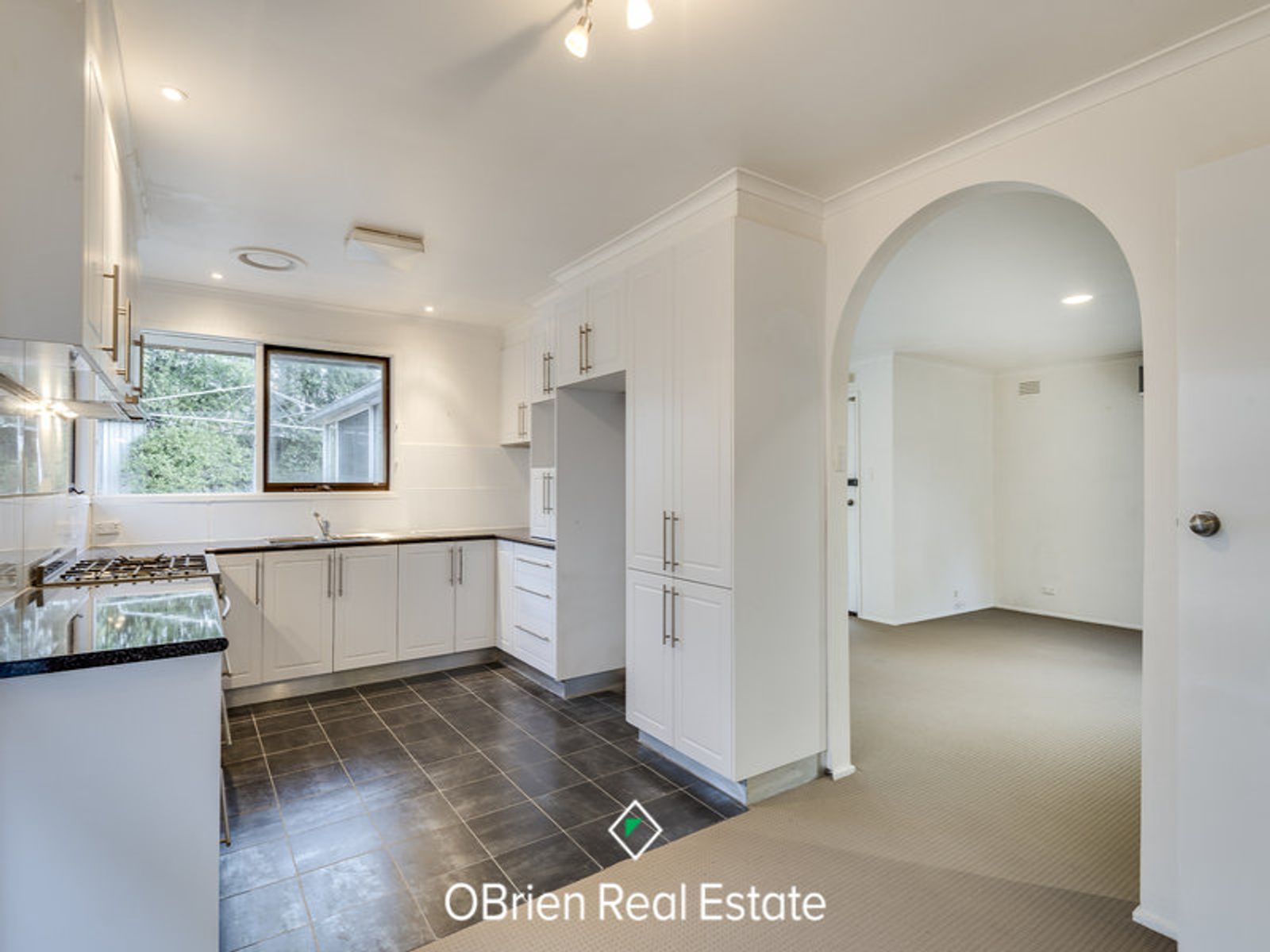 268 James Cook Drive, Endeavour Hills, VIC 3802, Endeavour Hills - Thumbnail 2