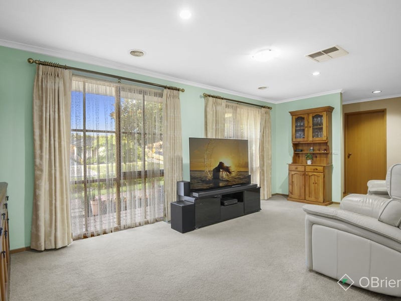 23 Kennington Park Drive, Endeavour Hills, VIC 3802, Endeavour Hills - Thumbnail 2