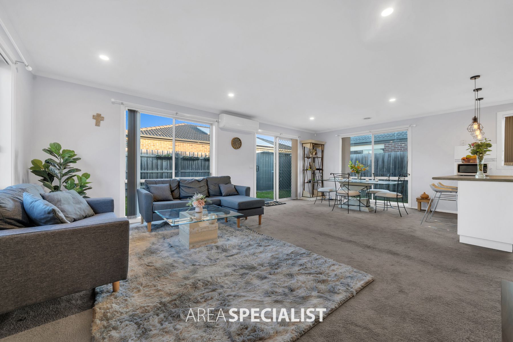 2/107, Cranbourne West - Thumbnail 2