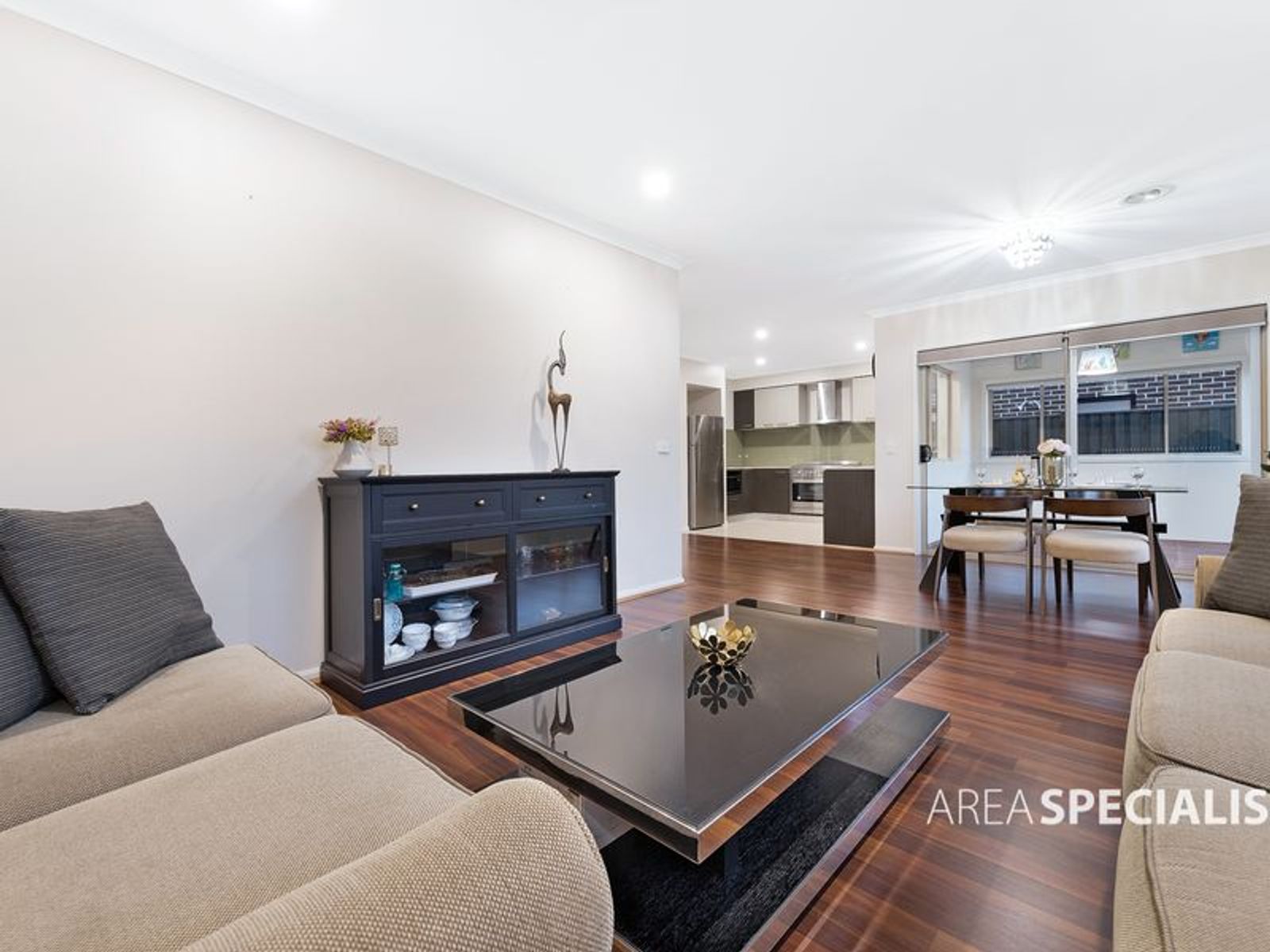 19 Valencia Cct, Cranbourne, VIC 3977, Cranbourne - Thumbnail 3