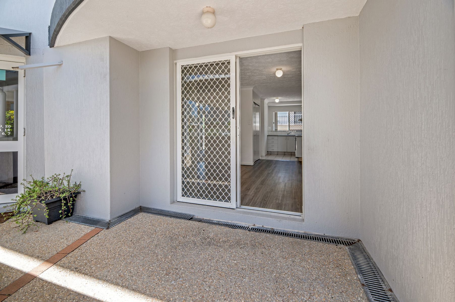 5/25-27 Darrambal Street, Chevron Island QLD 4217, Chevron Island - Thumbnail 6