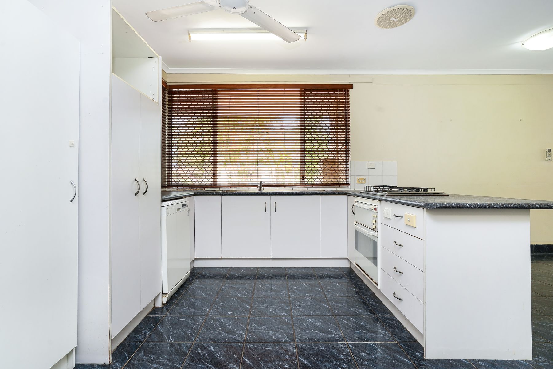 2 Lockwood Court, Moulden NT 0830, Moulden - Thumbnail 2