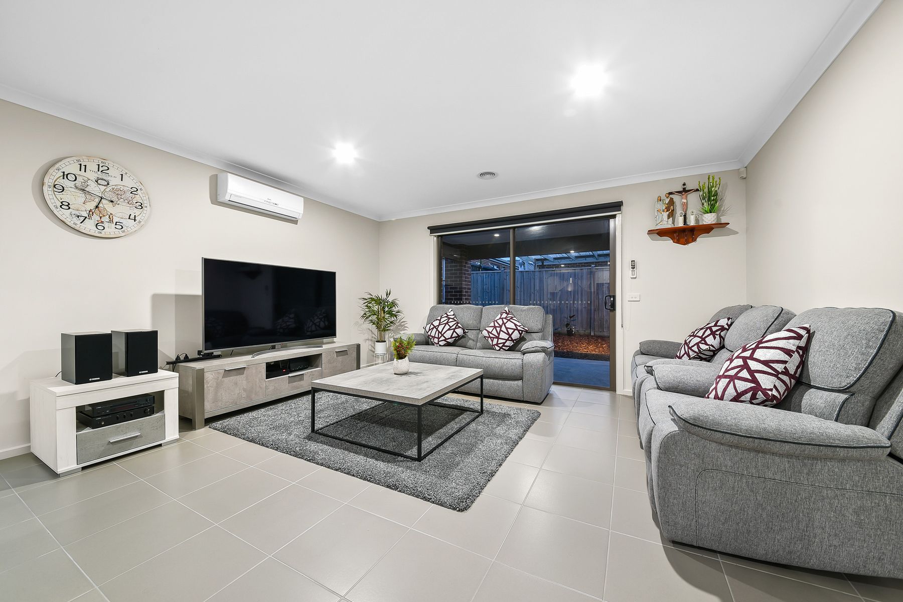 8 Sark Street, Clyde North, VIC 3978, Clyde North - Thumbnail 2