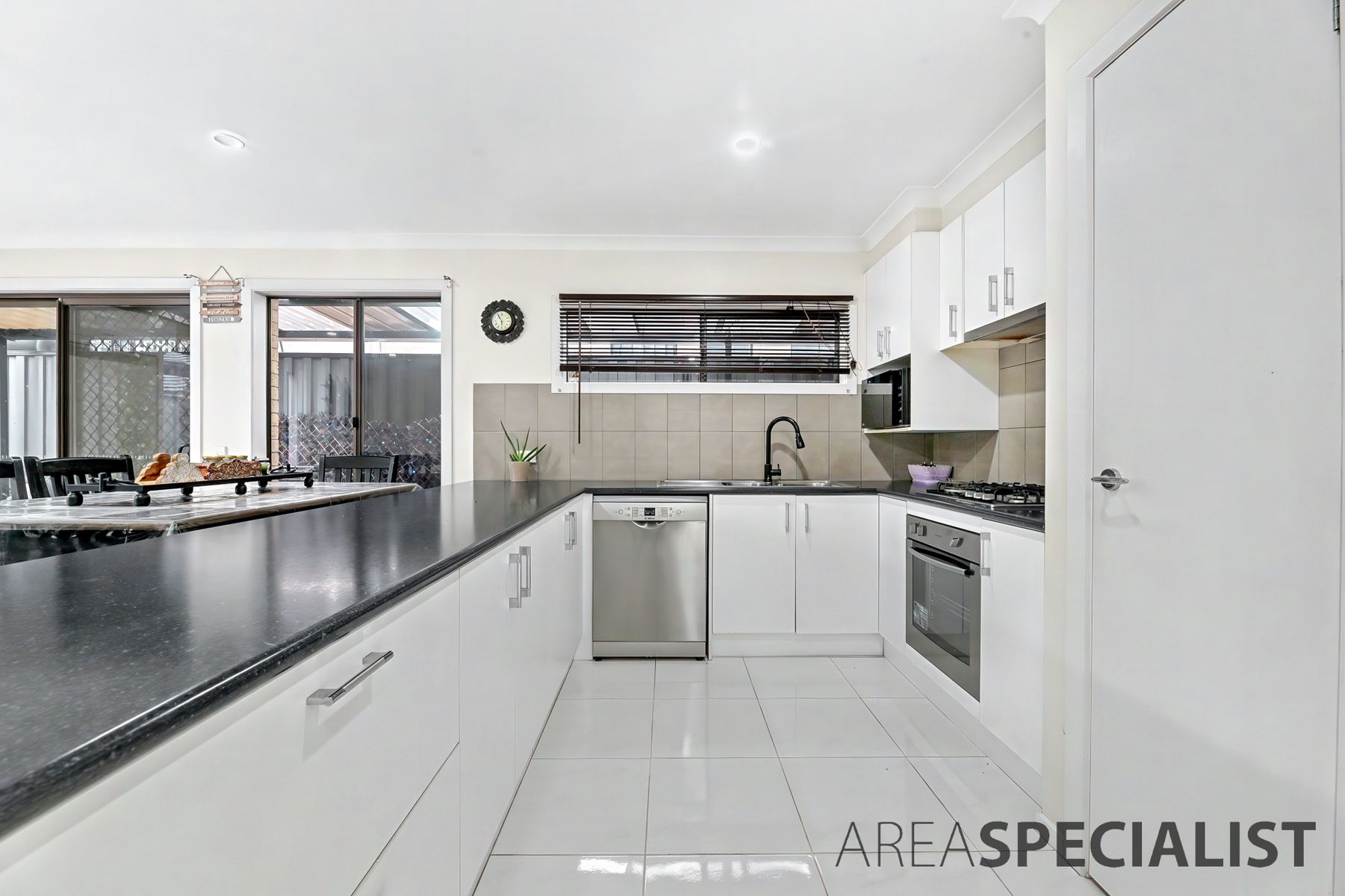 27 O'brien Parade, Pakenham, Pakenham - Thumbnail 5