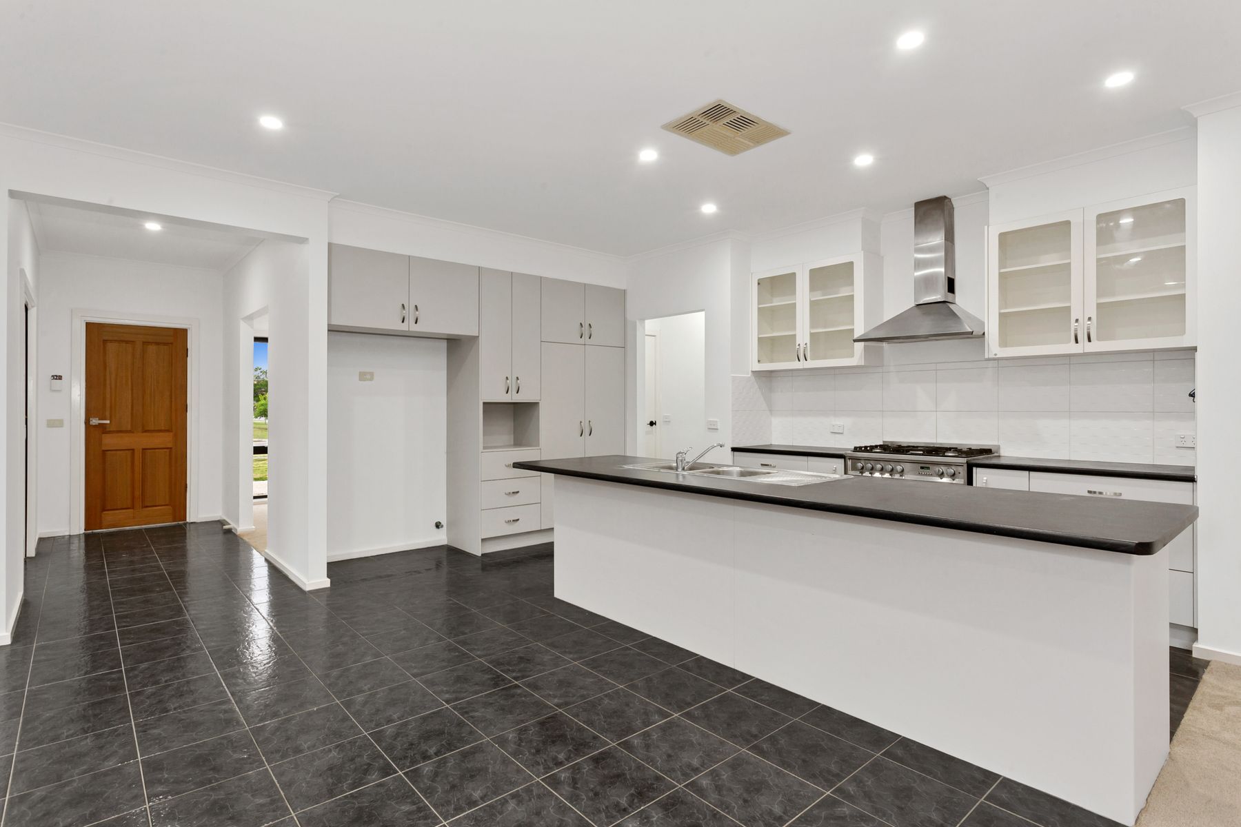 3 Nile Crescent, Cranbourne, VIC 3977, Cranbourne - Thumbnail 6