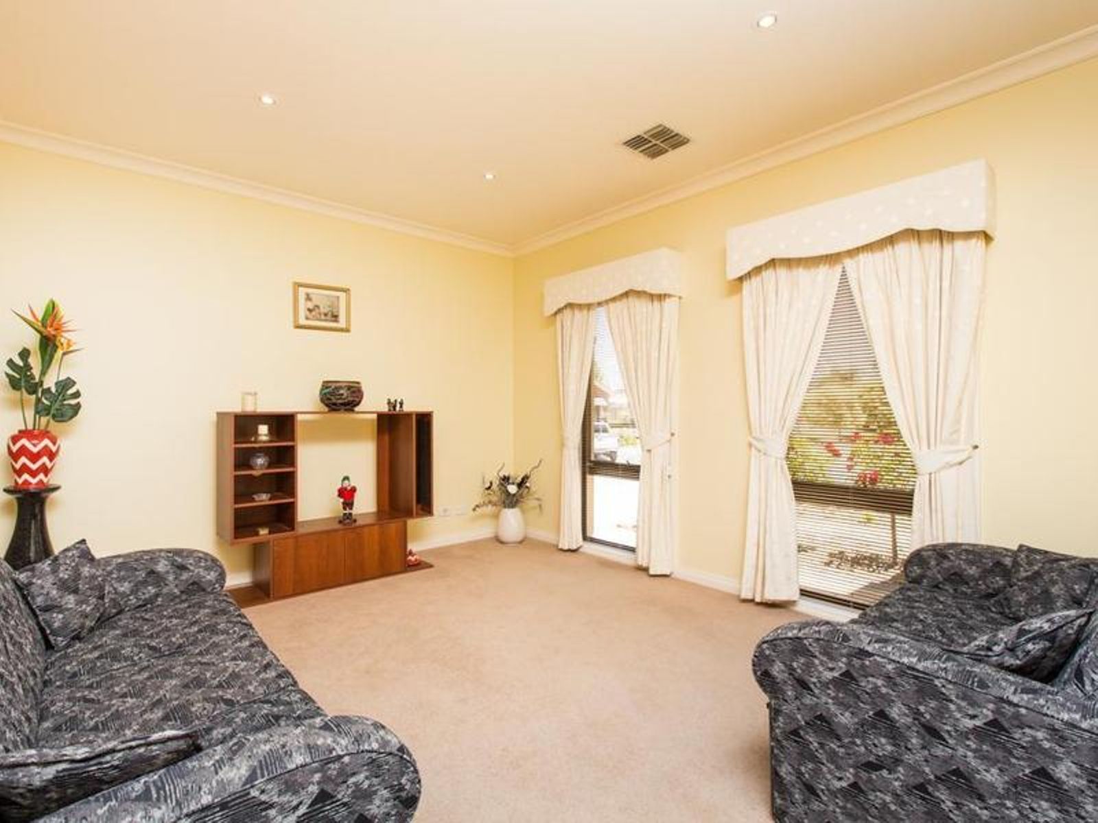 8 Burnside Way, Mildura - Thumbnail 2
