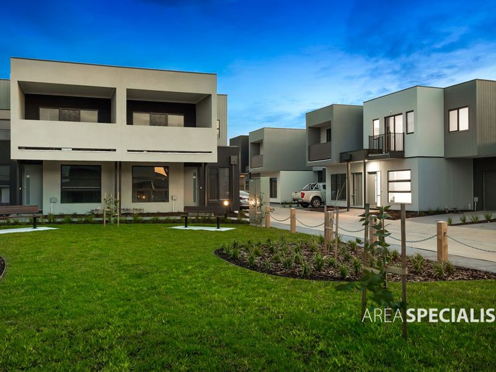 8 Cassius Cct, Cranbourne North, VIC 3977, Cranbourne North - Thumbnail 2