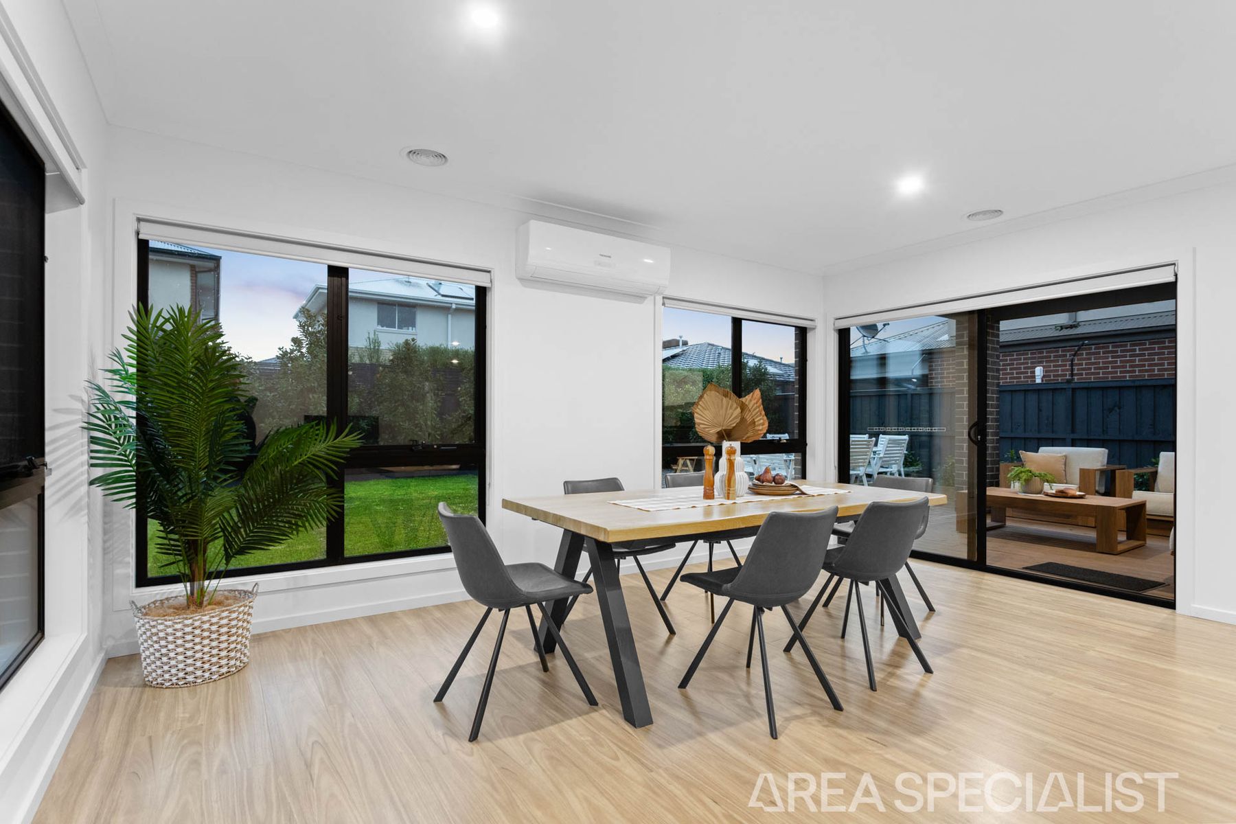 27 Flanagan Crescent, Cranbourne South, VIC 3977, Cranbourne South - Thumbnail 7