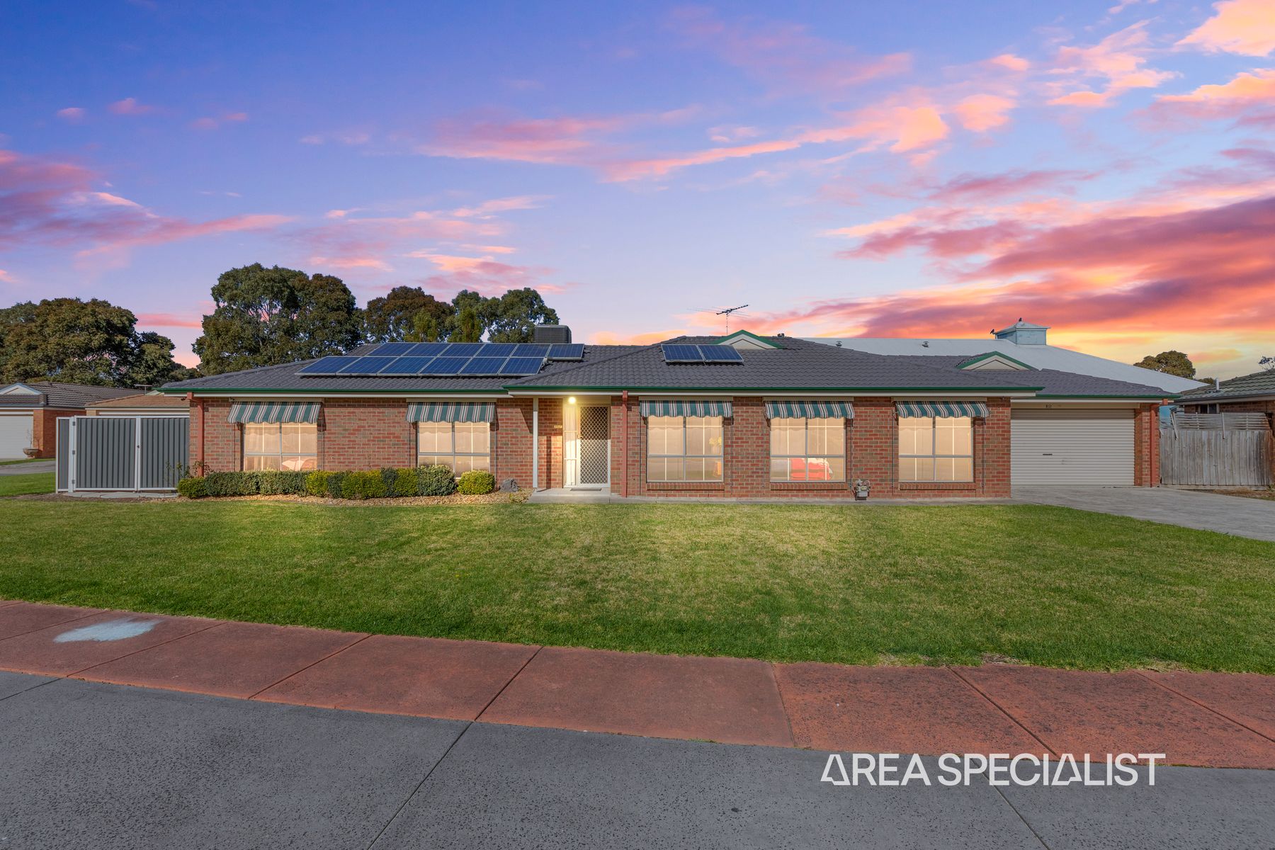 12 Capri Court, Pakenham, VIC 3810, Pakenham - Thumbnail 2