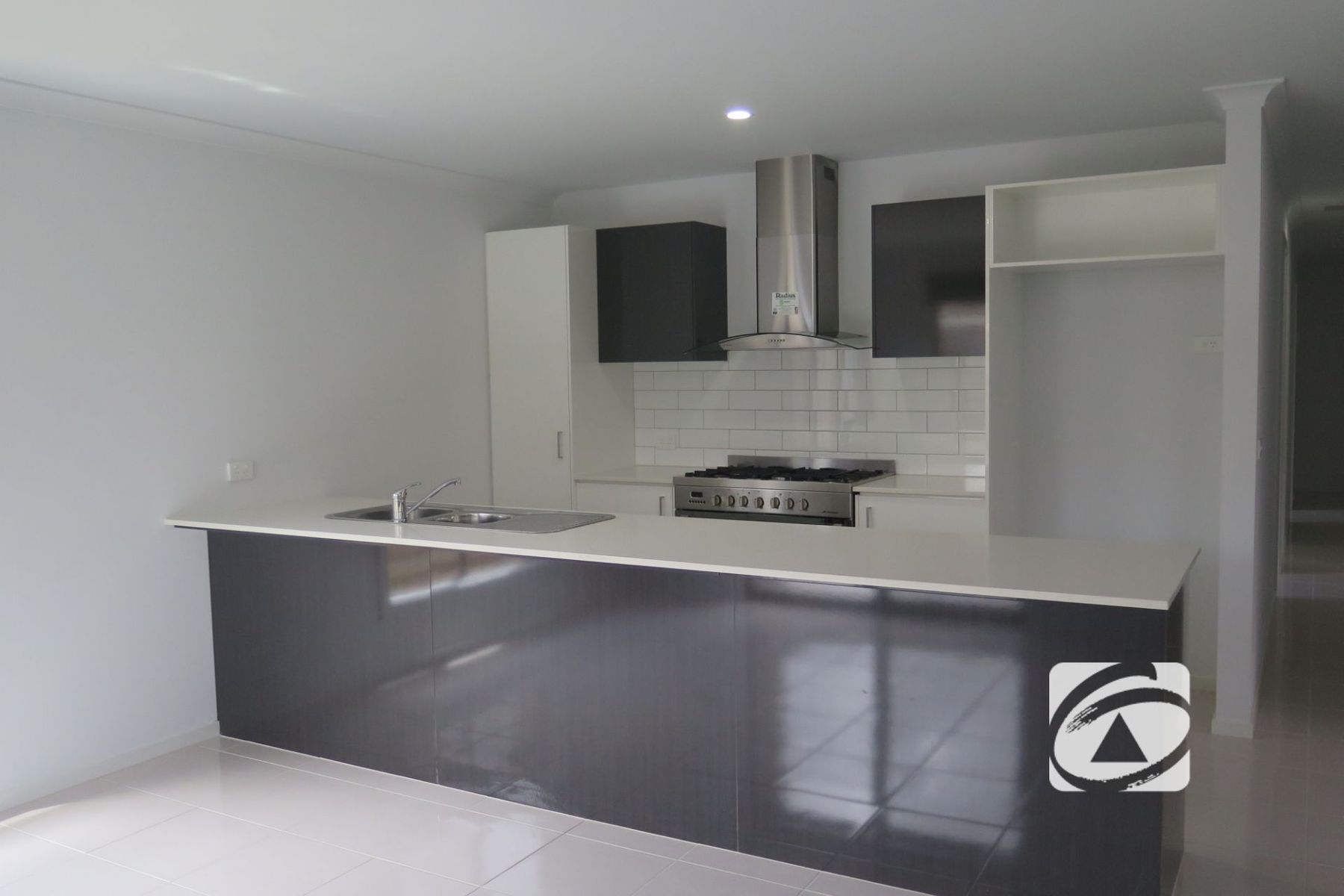 10 Fairywren Street, Pakenham VIC 3810, Pakenham - Thumbnail 2